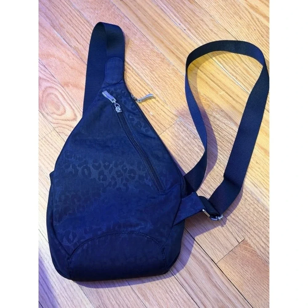 Baggallini Black Cheetah Print Sling Backpack Crossbody Travel Bag